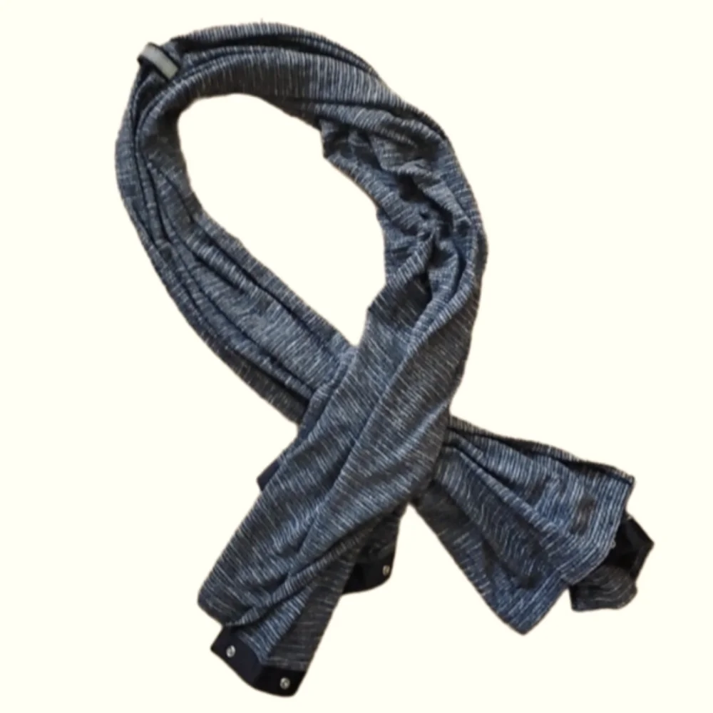 Lululemon Vinyasa Snap‎ Convertible Scarf in Black and White Stripe